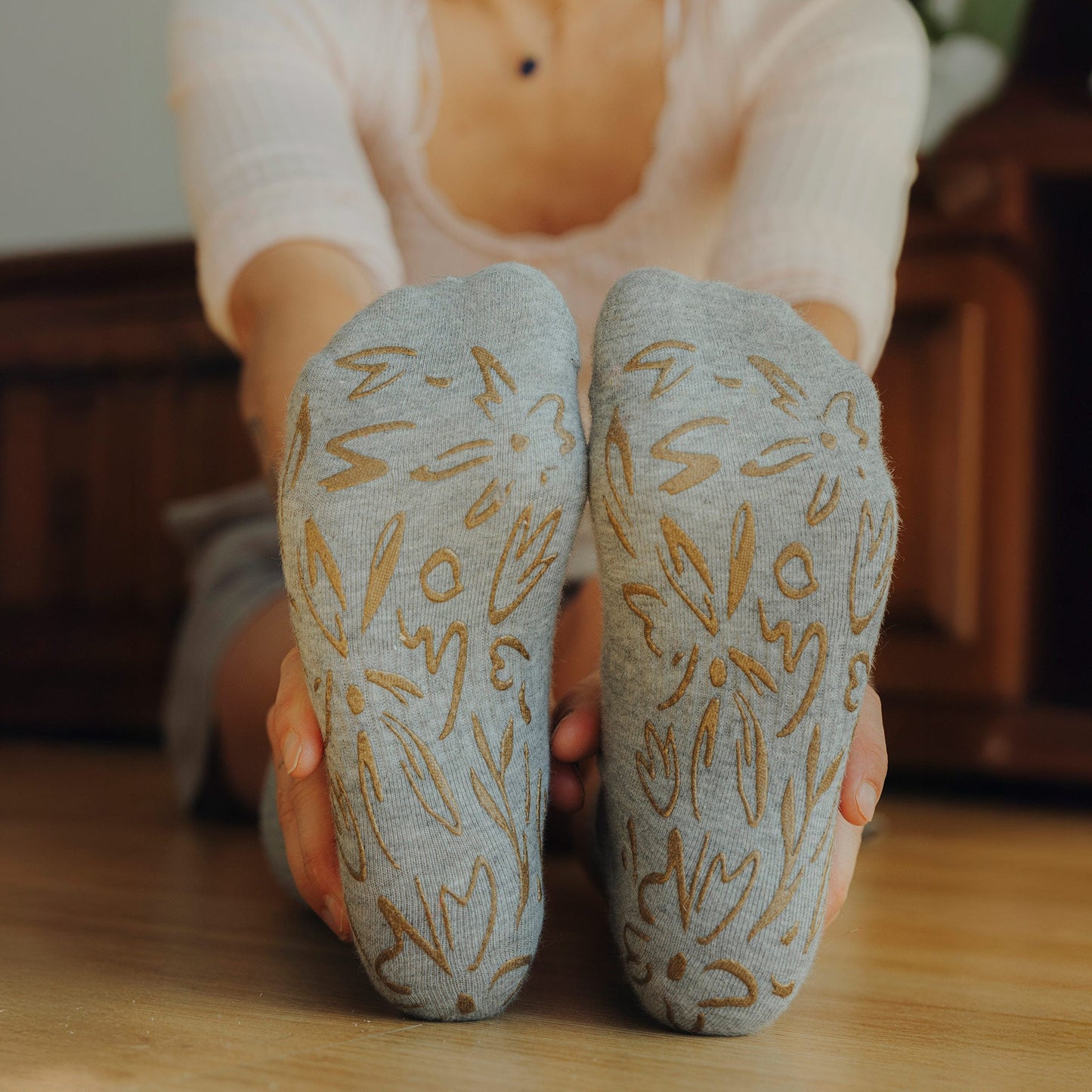 Serene Socks- Adult Organic Cotton Non-Slip Socks- 4 Seasons- Grey- 2 Pairs